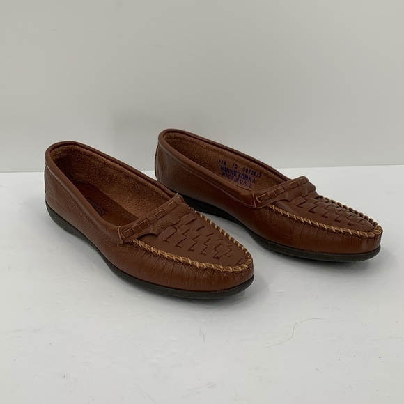 Minnetonka Moccasin brown leather shoe flat woven comfort USA slip-on women 10 - Picture 2 of 7